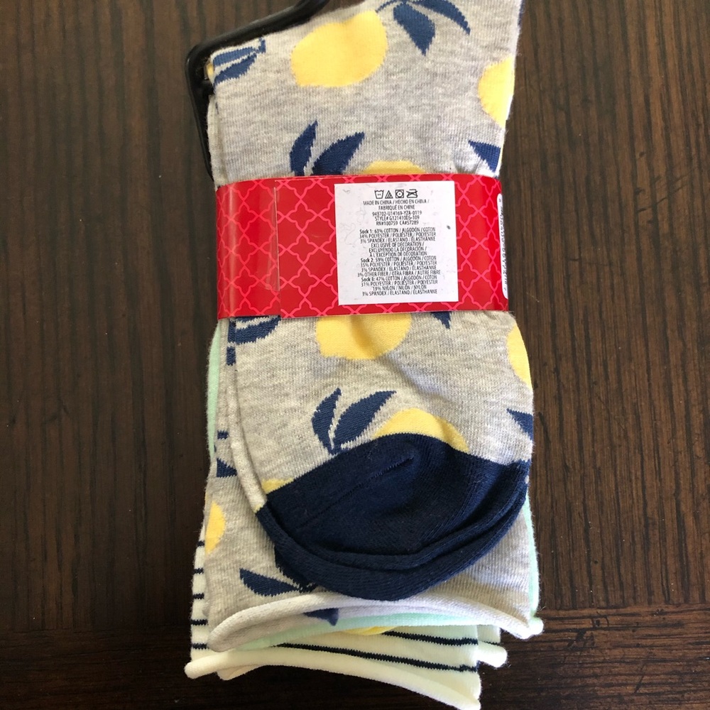 🍋Kelly&Katie - 3-Pair Lemon Themed Socks🍋 - Picture 5 of 7